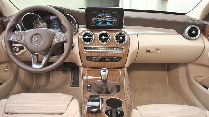 Πολυτέλεια και τεχνολογία συνδυάζονται 
αριστοτεχνικά στην καμπίνας της νέας 
Mercedes C-Class.
